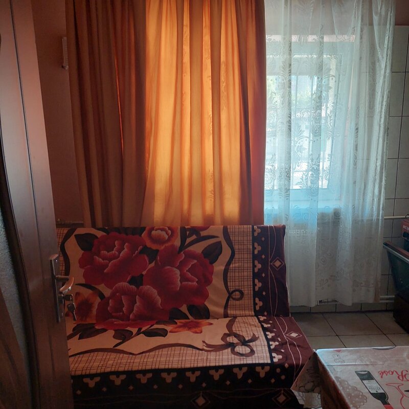 Doamna Ghica, Bl. 1, stradal,